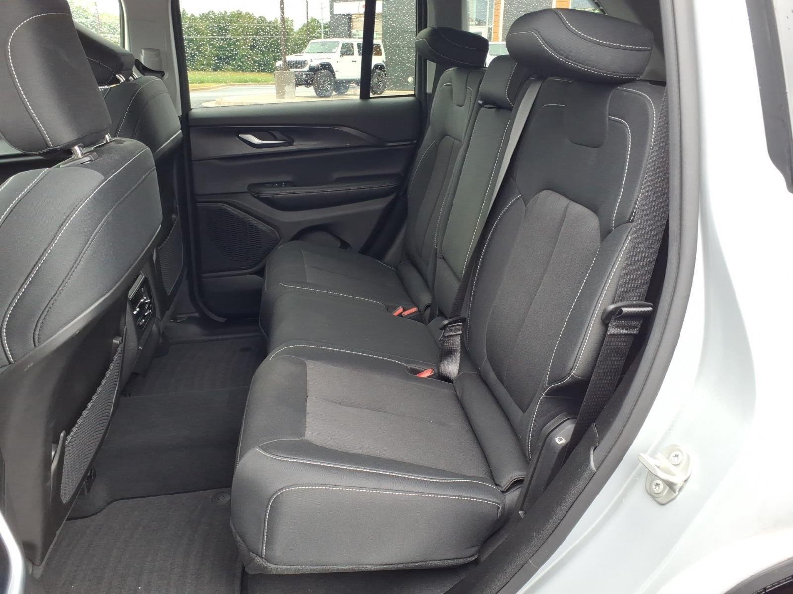 Used 2023 Silver Zynith Jeep Laredo image 18