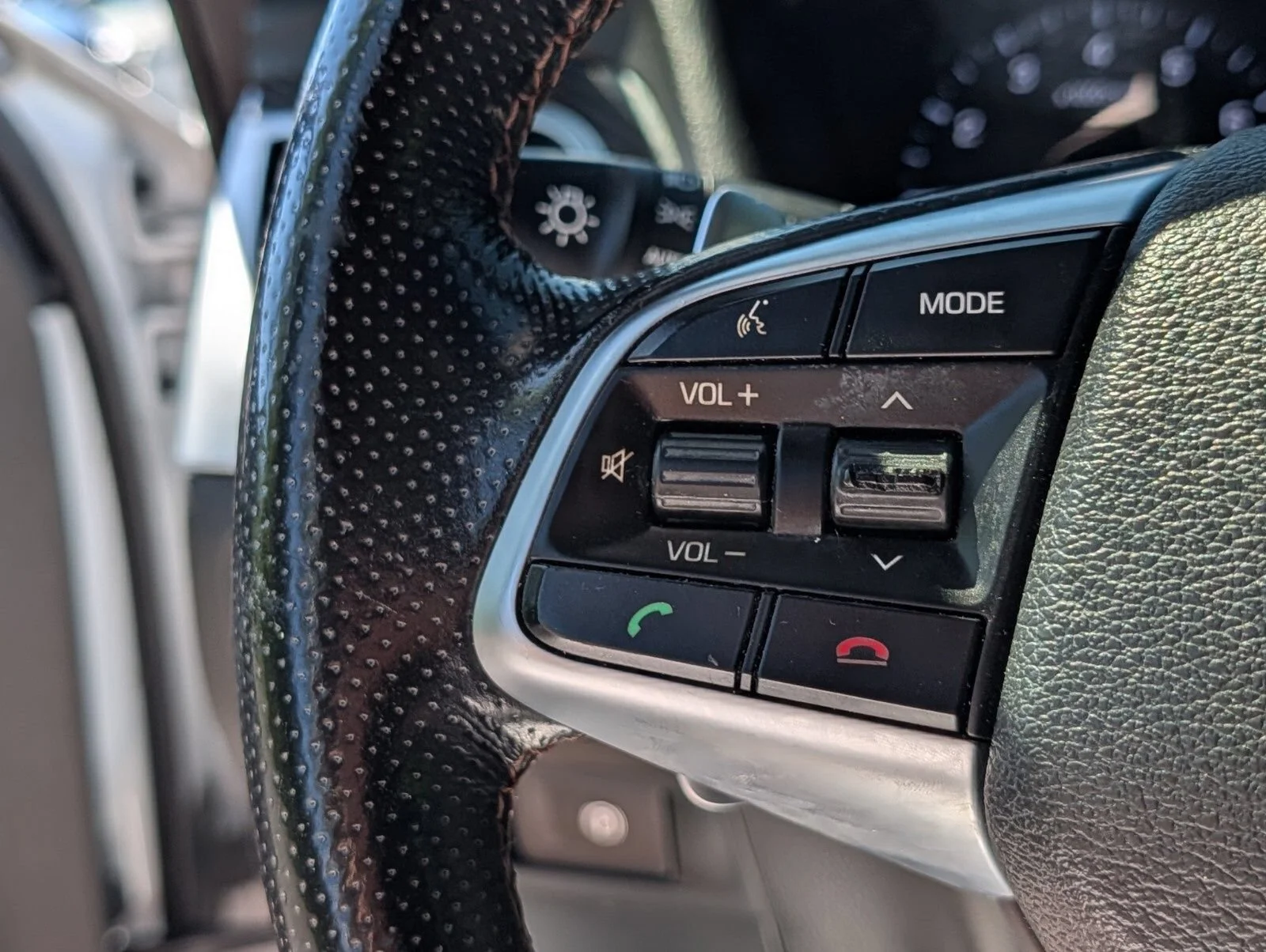 Used 2018 White Genesis 3.3T Sport image 32