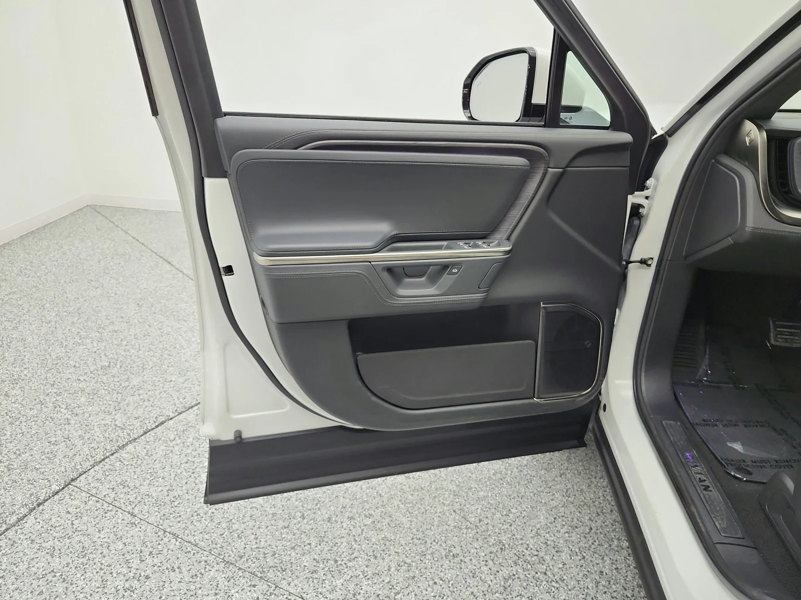 Used 2025 WHITE Rivian Adventure Dual-Motor Large Pack image 14