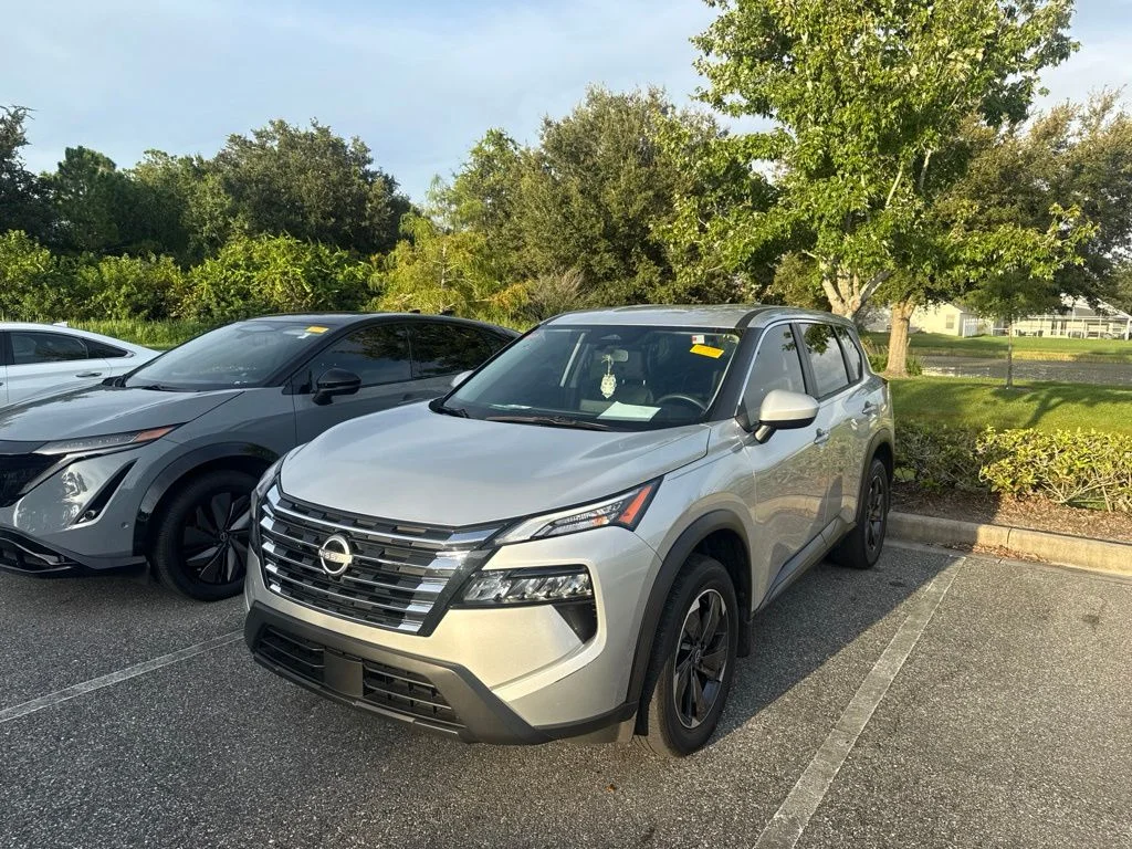 Used 2025 Silver Nissan SV image 2