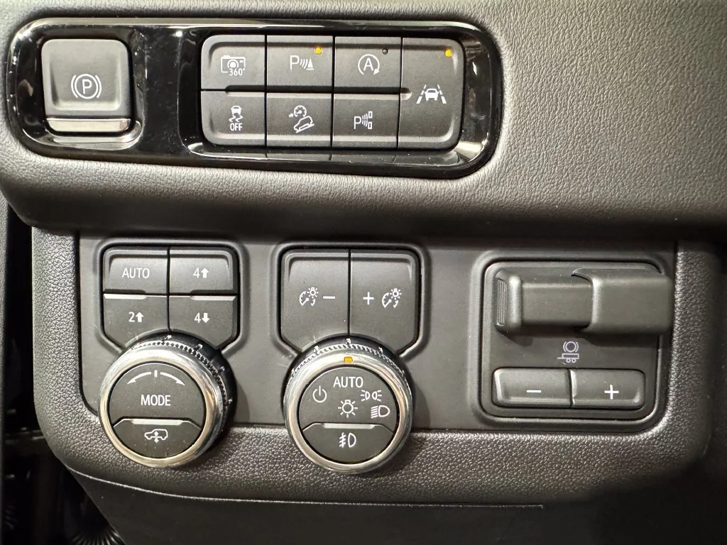 2026 GMC Yukon AT4 - Photo 22