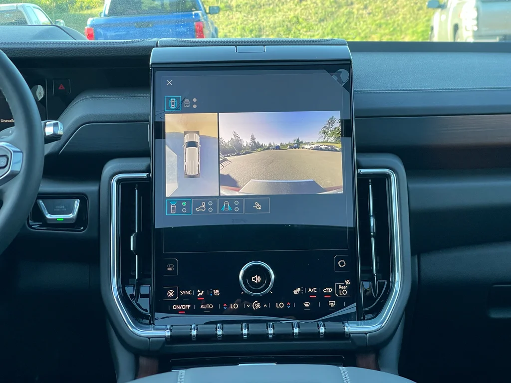 2025 GMC Yukon XL Denali - Photo 20