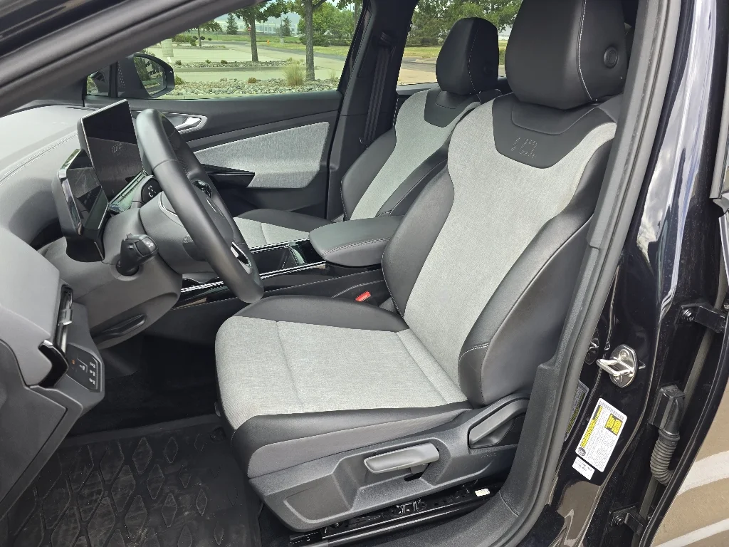 Used 2024 Deep Black Pearl Volkswagen Pro image 14