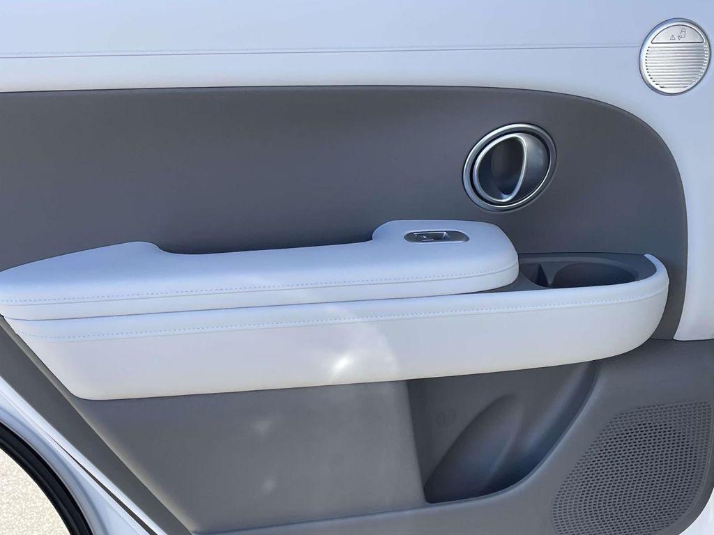 New 2026 White Hyundai SEL Premium FWD image 10