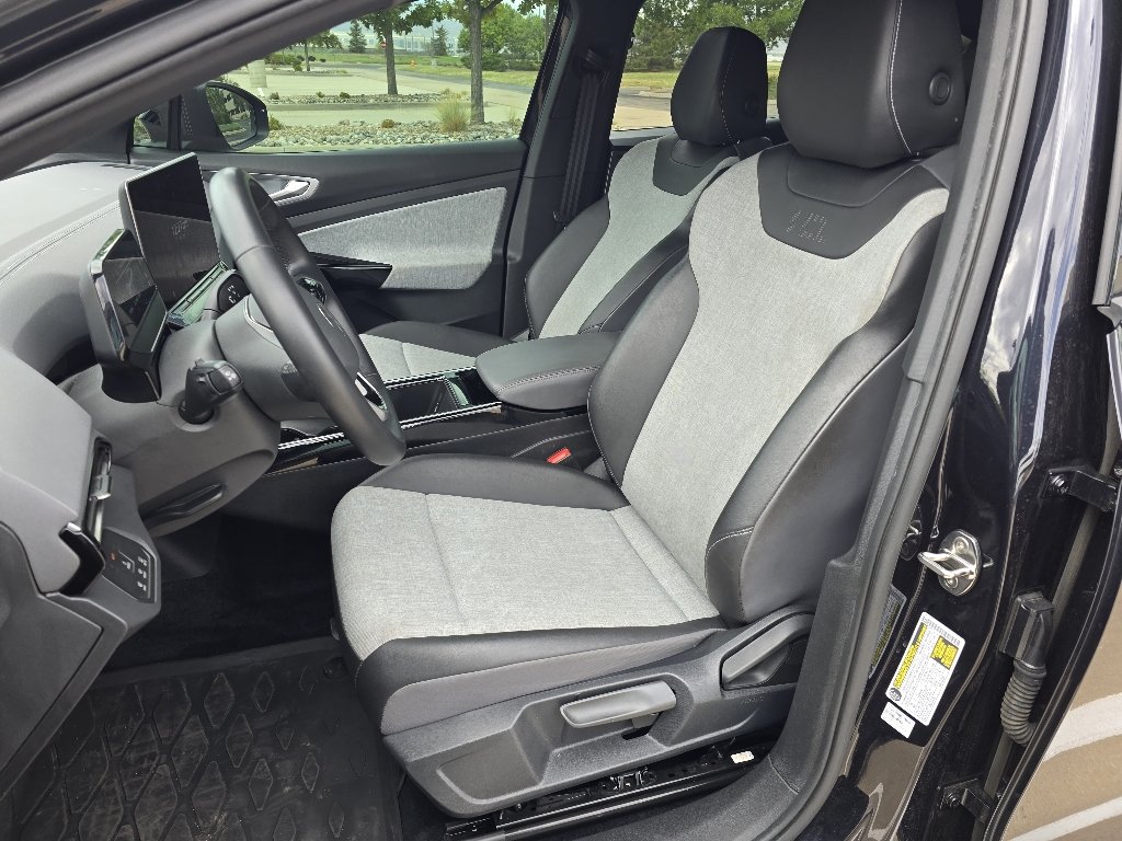 Used 2024 Deep Black Pearl Volkswagen Pro image 13