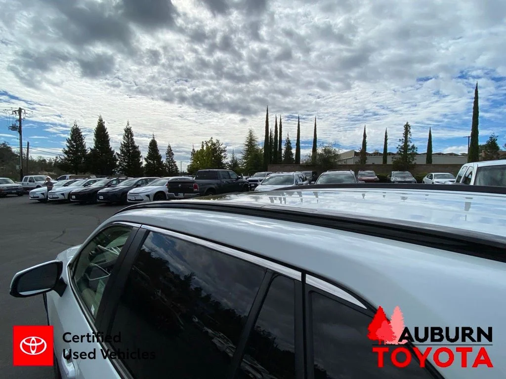 Used 2025 Ice Cap Toyota SE image 10