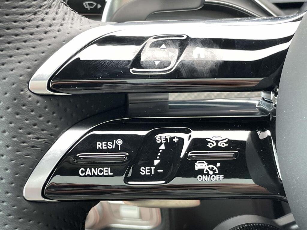 New 2026 MANUFAKTUR Moonlight White Metallic Mercedes-Benz AMG® GLE 63 S image 34