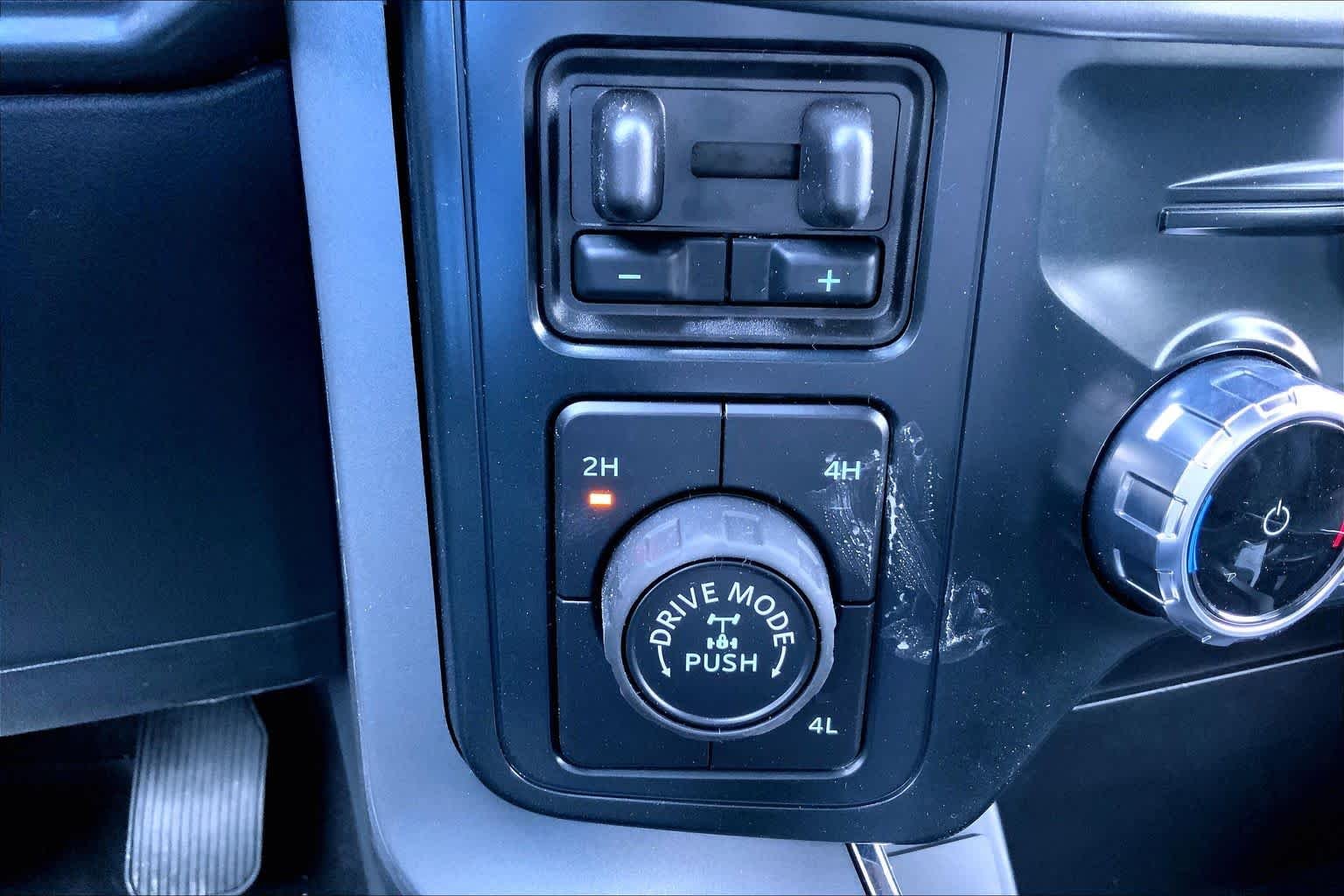 New 2026 Agate Black Metallic Ford XLT image 16