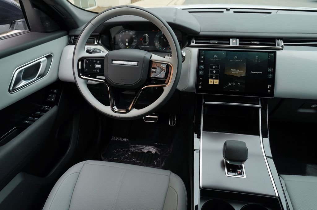 New 2026 Fuji White Land Rover Dynamic SE image 16