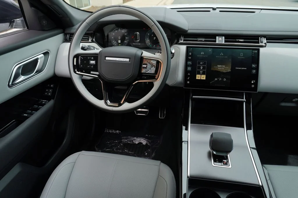 Used 2026 White Land Rover Dynamic SE image 15