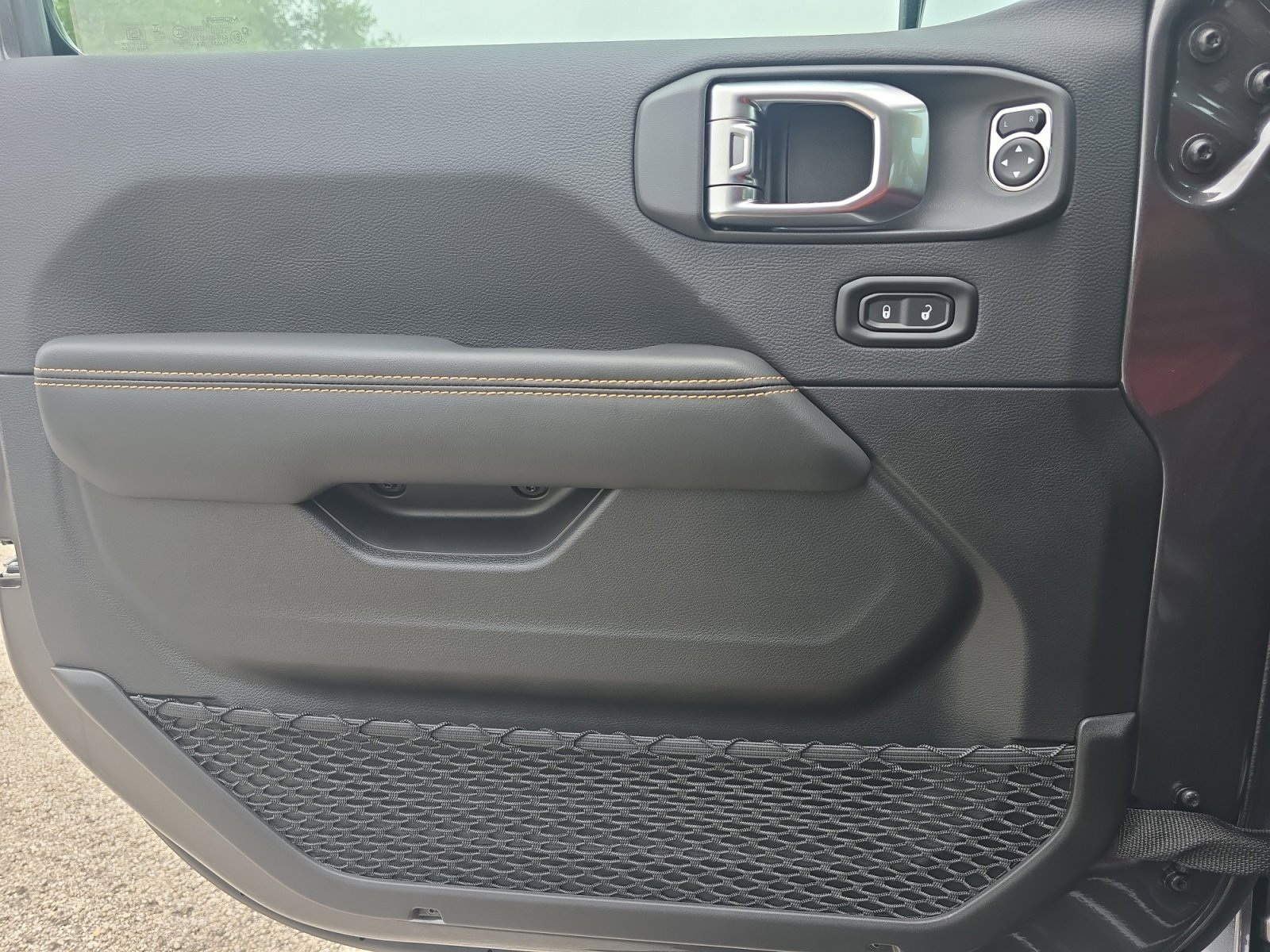 New 2026 Granite Crystal Metallic Clearcoat Jeep Texas Trail image 27