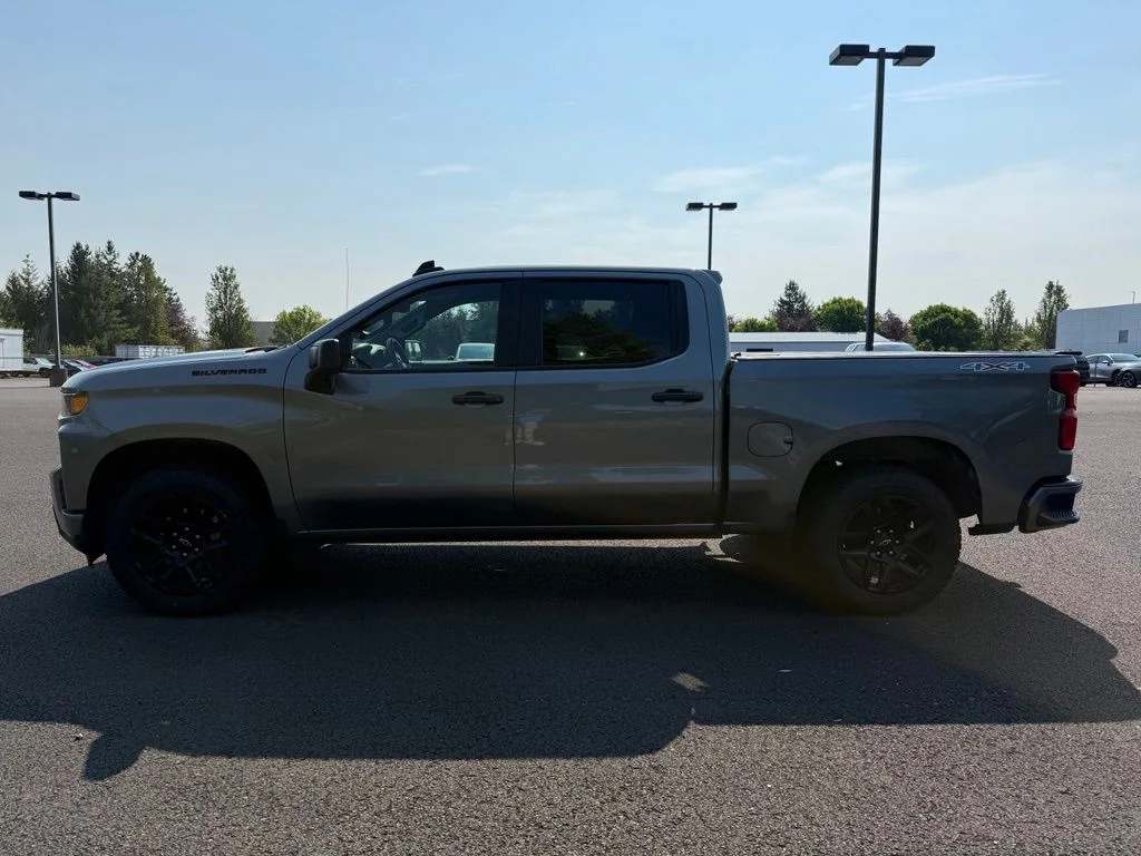 Used 2022 Satin Steel Metallic Chevrolet Custom image 4