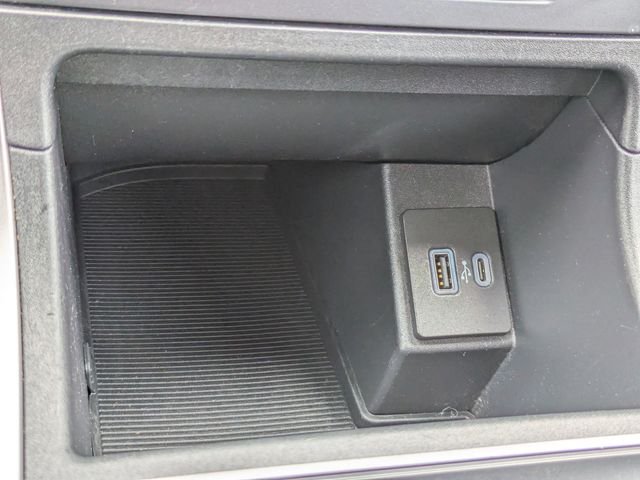 Used 2022 Green Ford SE image 23