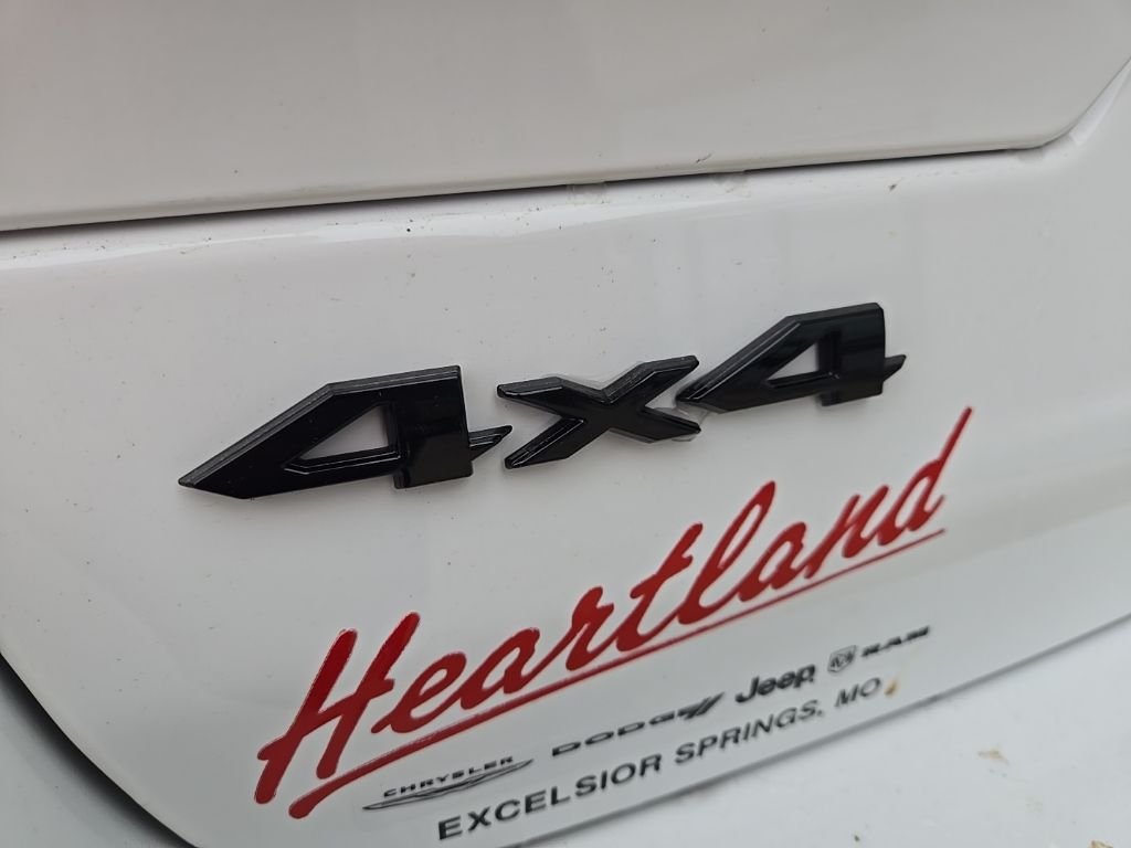 New 2026 Bright White Clear-Coat Exterior Paint Jeep Altitude image 20