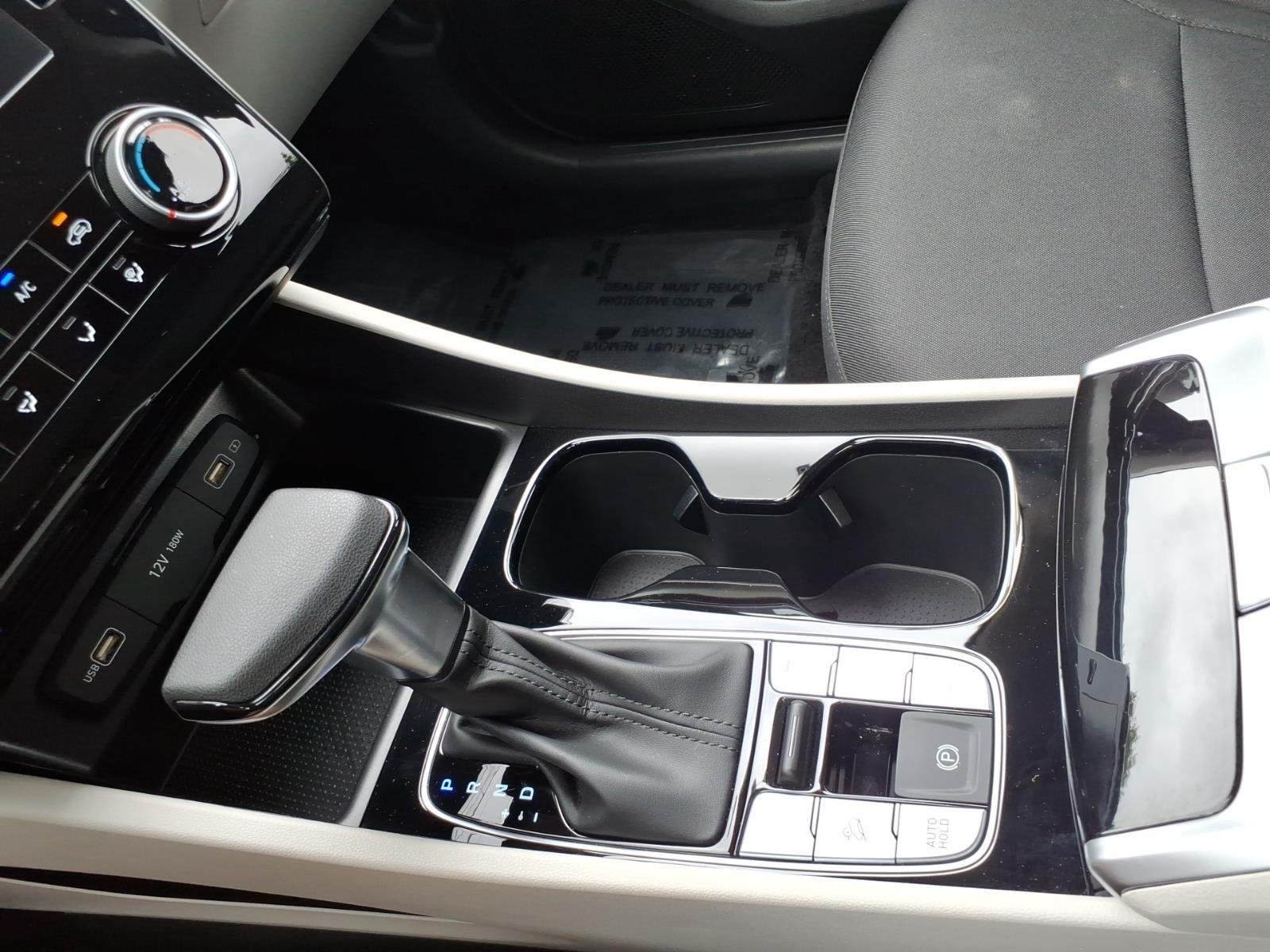 Used 2024 Shimmering Silver Hyundai SE image 20