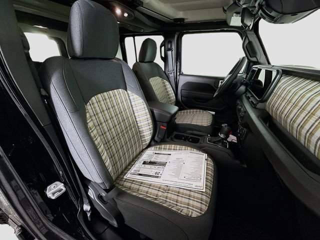 New 2026 Black Clear-Coat Exterior Paint Jeep 85th Anniversary Edition image 26