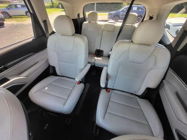 Used 2020 White Kia S image 13