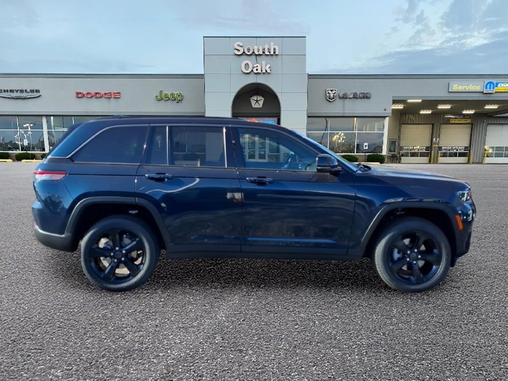 New 2027 Fathom Blue Pearl-Coat Paint Jeep Limited image 2