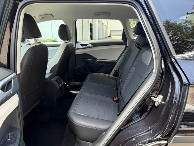 Used 2025 Black Volkswagen 1.5T SE image 13