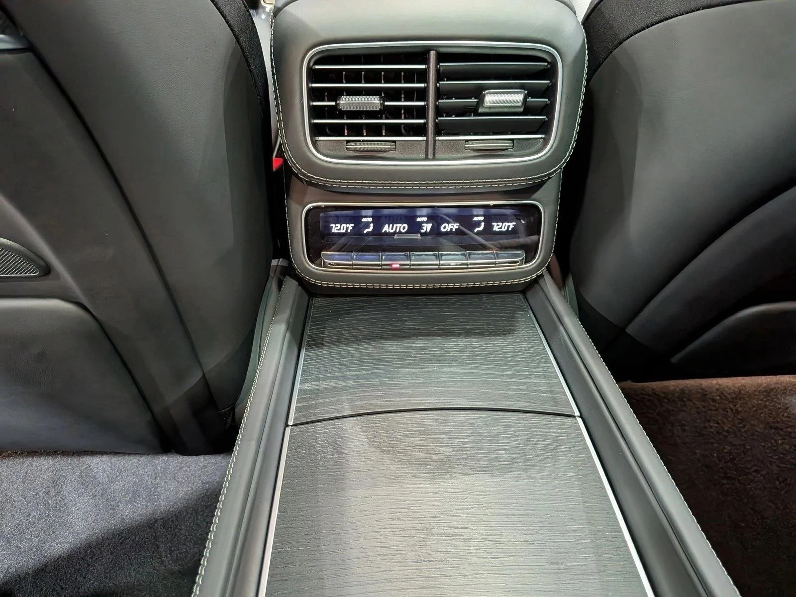 Used 2024 Obsidian Black Metallic Mercedes-Benz Maybach GLS 600 image 18