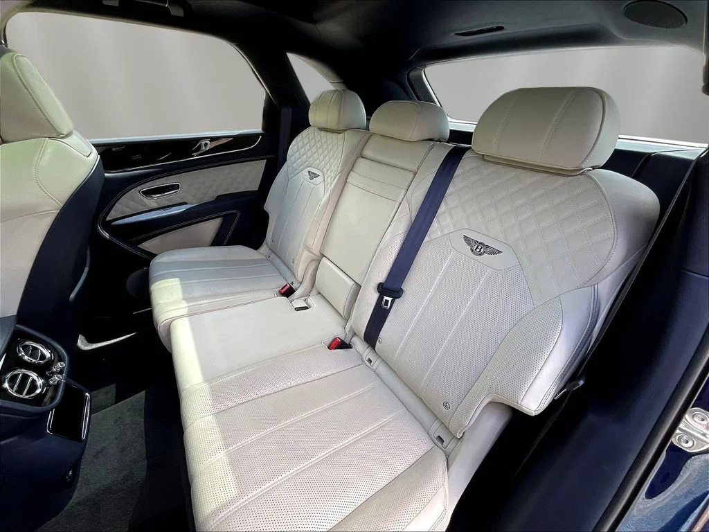 Used 2021  Bentley V8 image 22