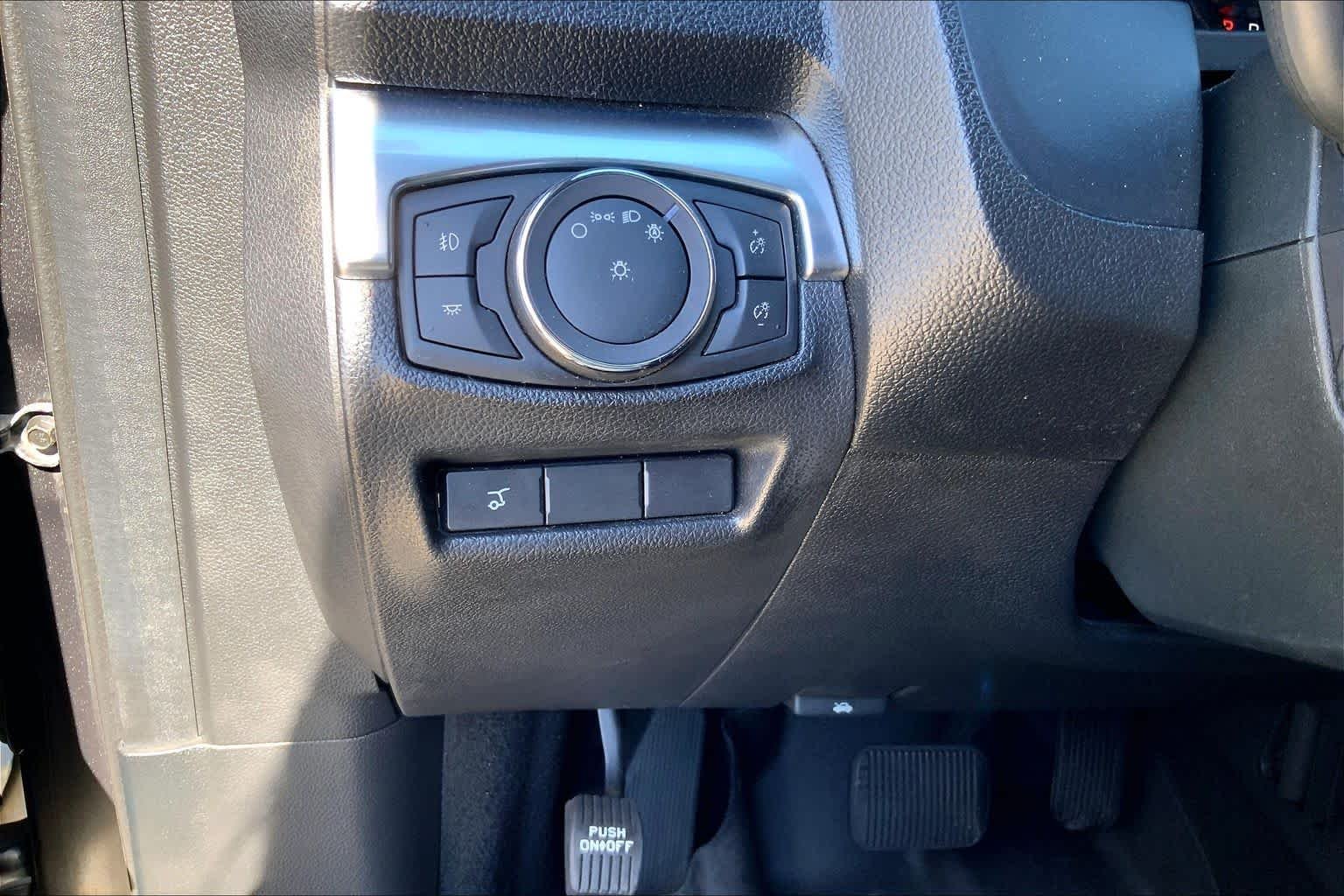 Used 2018 Magnetic Metallic Ford Limited image 32