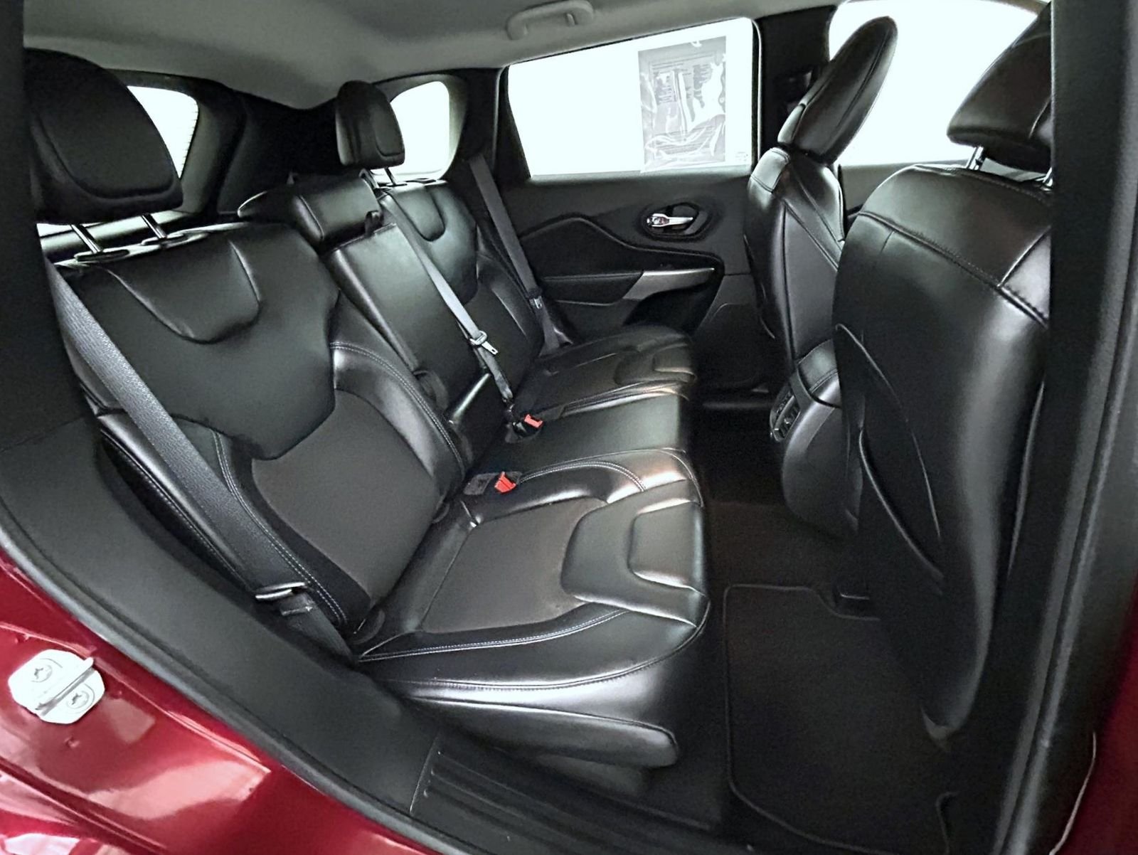 Used 2021 Red Jeep Latitude Plus image 18
