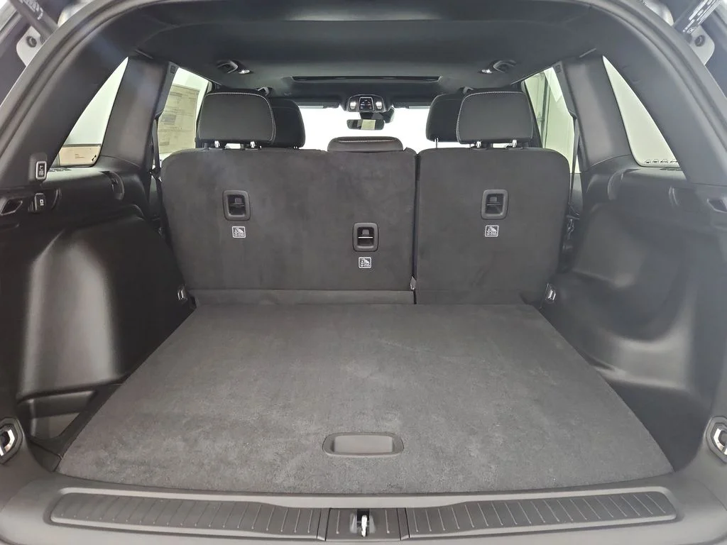 New 2026 Silver Zynith Exterior Paint Jeep Laredo X image 30