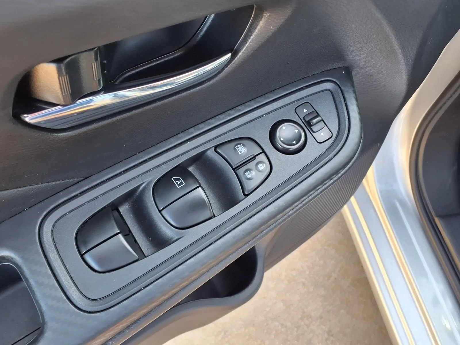 2025 Nissan Versa Sedan SV - Photo 14