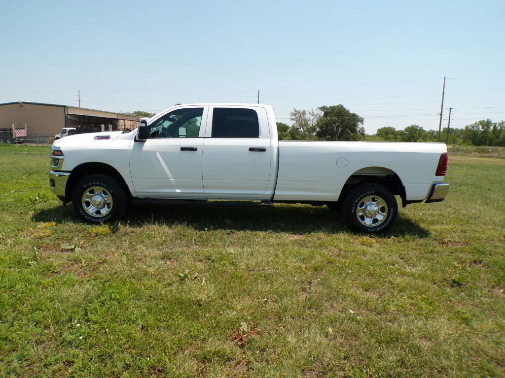 New 2026 Bright White Clear-Coat Exterior Paint RAM Tradesman image 7