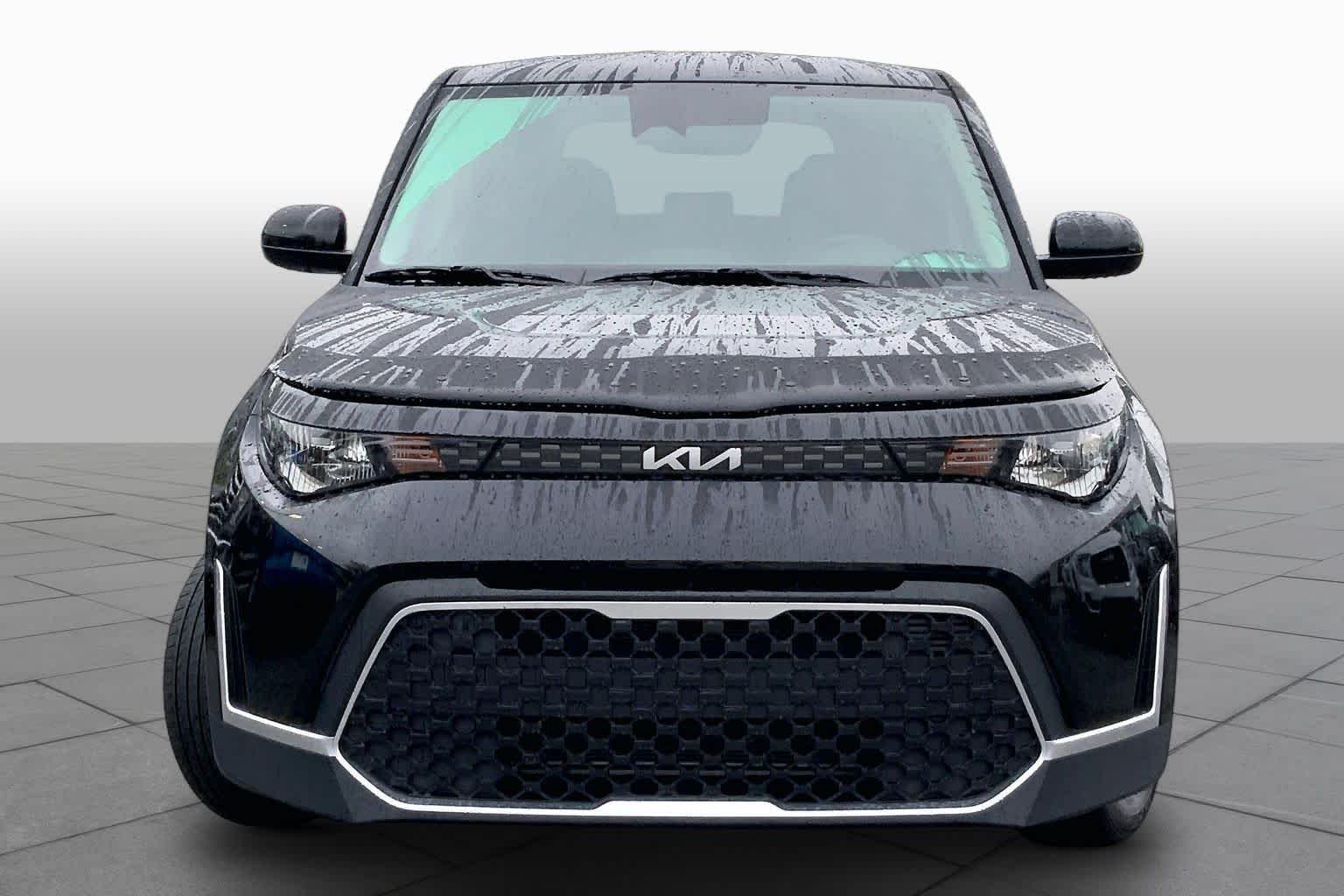Used 2024 Fusion Black Kia LX image 4