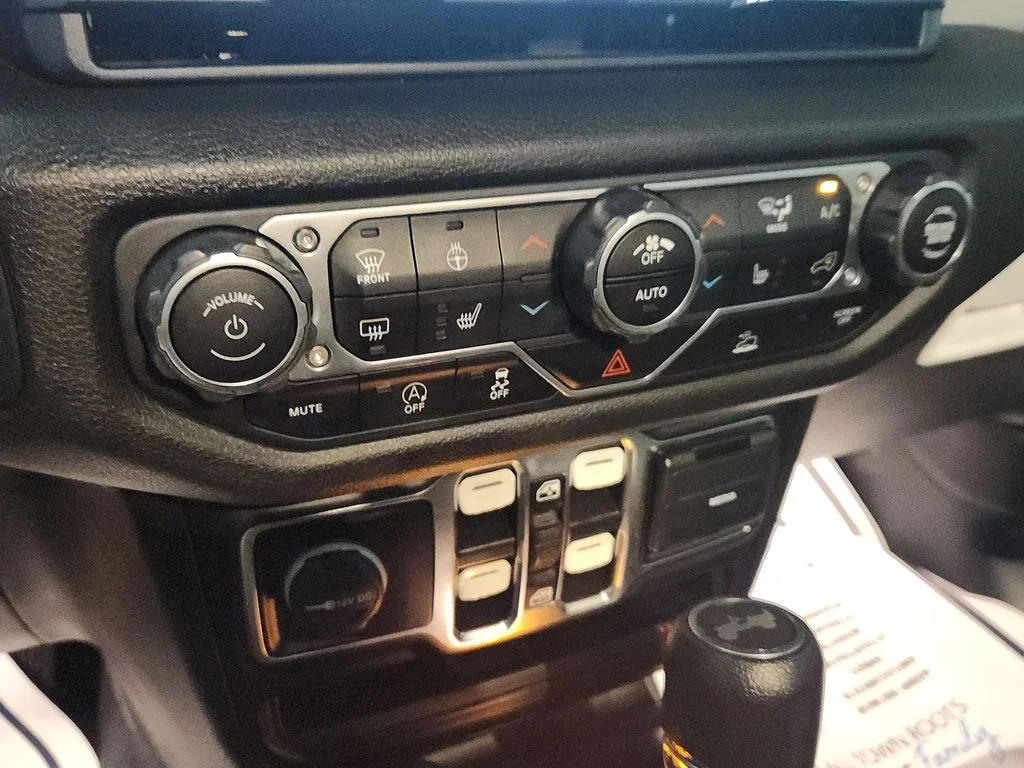 Used 2024 White Jeep Sport S image 22