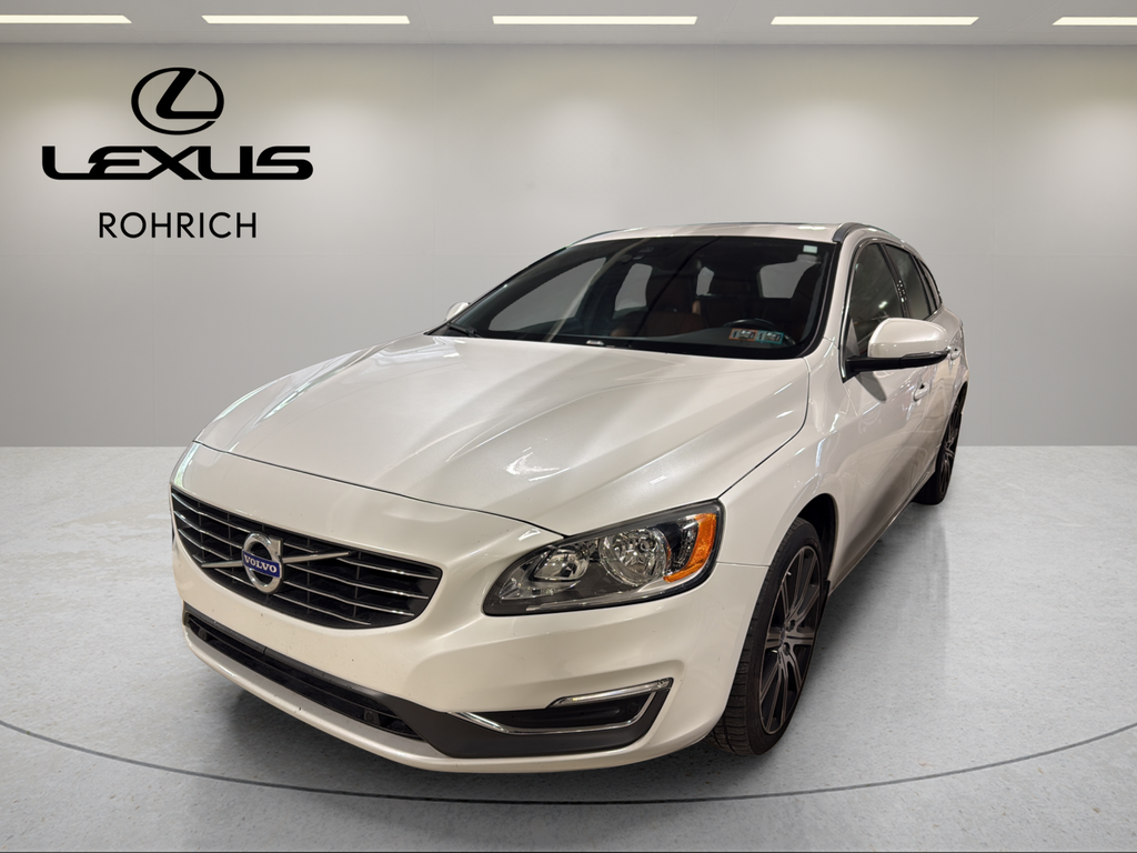 2015 Volvo V60 T5 AWD Platinum's photo