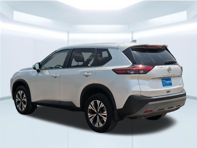 Used 2023 Silver Nissan SV image 3