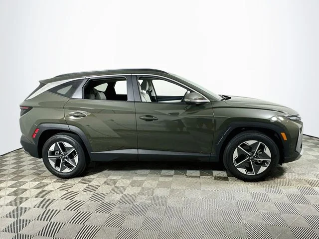 Certified Used 2025 Green Hyundai SEL Convenience image 2