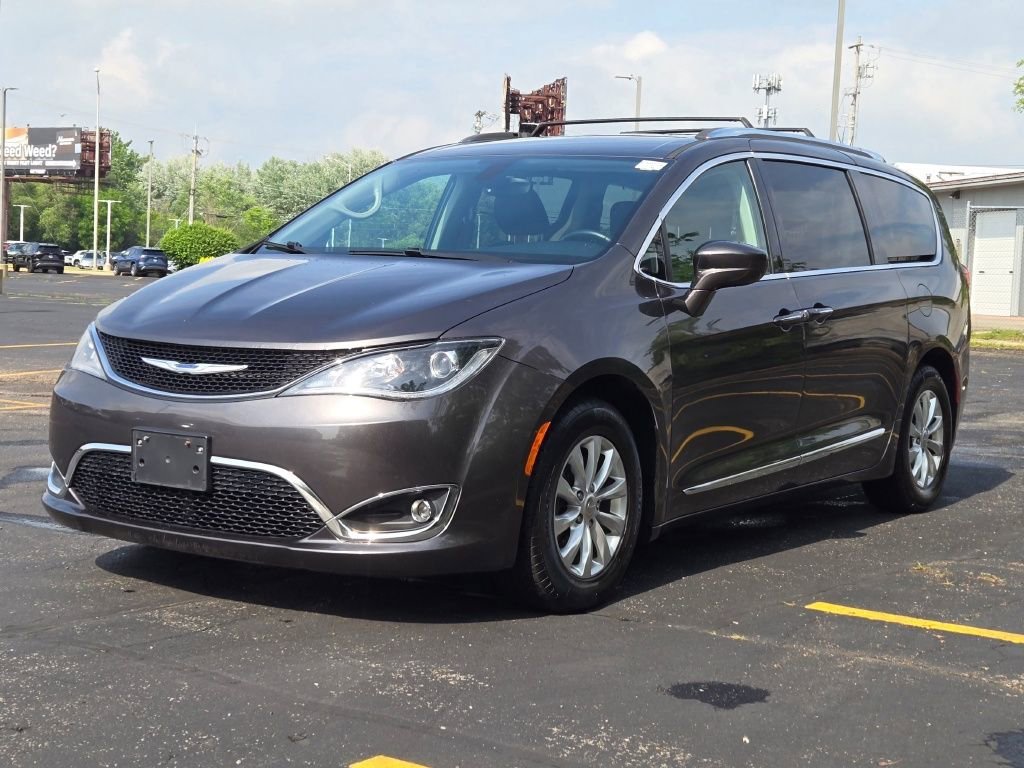 Used 2018 Gray Chrysler Touring L Plus image 5