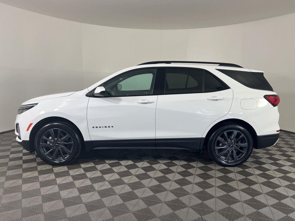 Used 2022 Summit White Chevrolet RS image 28