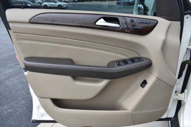 Used 2012 White Mercedes-Benz ML 350 image 9