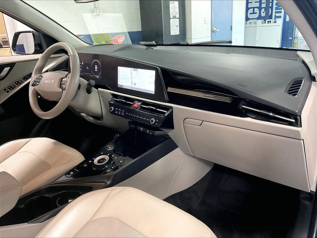 Used 2023 Green Kia Wind image 14