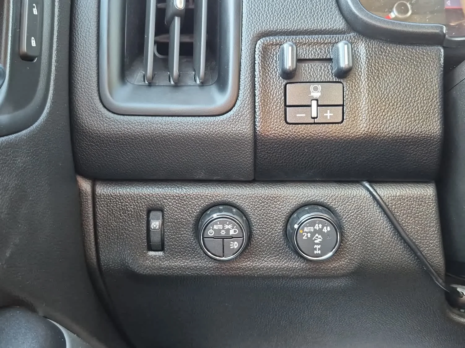 Used 2019 Black Chevrolet 4WD ZR2 image 20