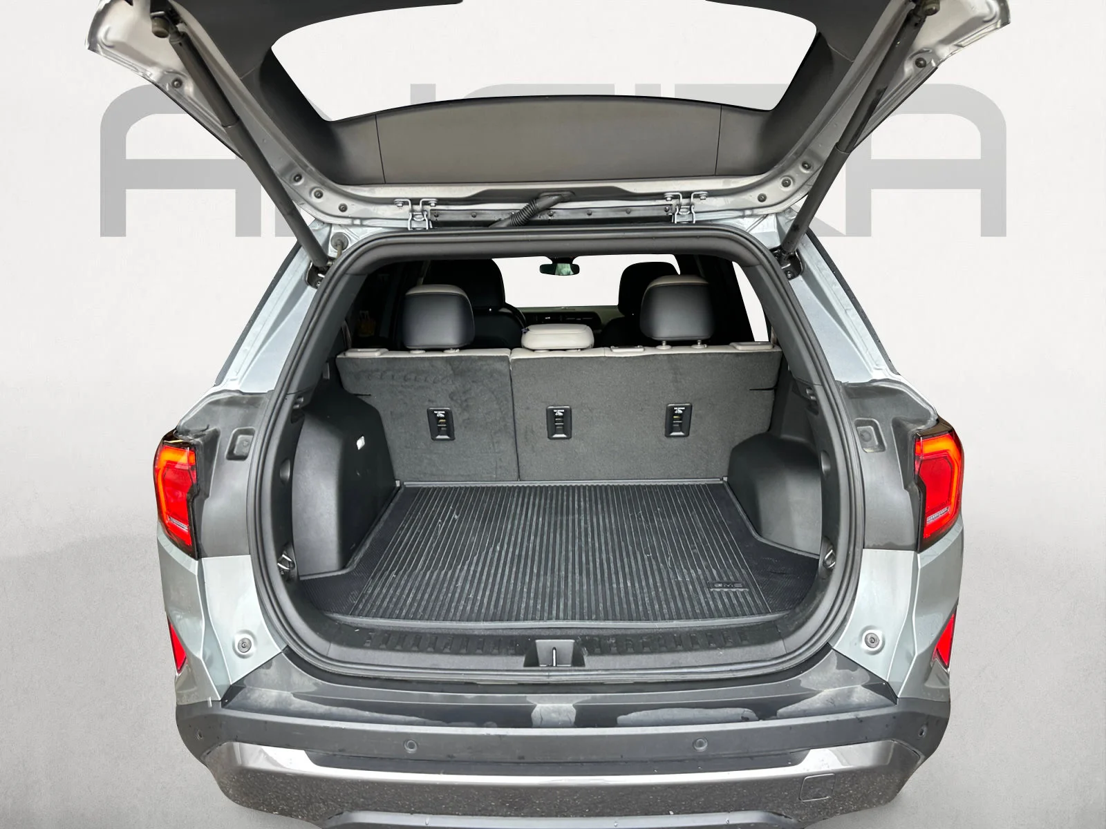 Used 2025 Sterling Metallic GMC AWD Elevation image 12