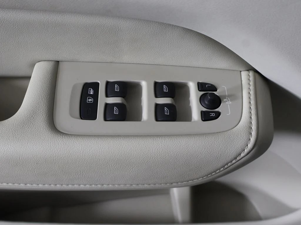 Used 2023 White Volvo B5 Plus Bright Theme image 36