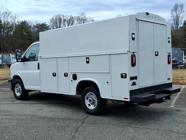 New 2025 Summit White GMC 1WT image 27
