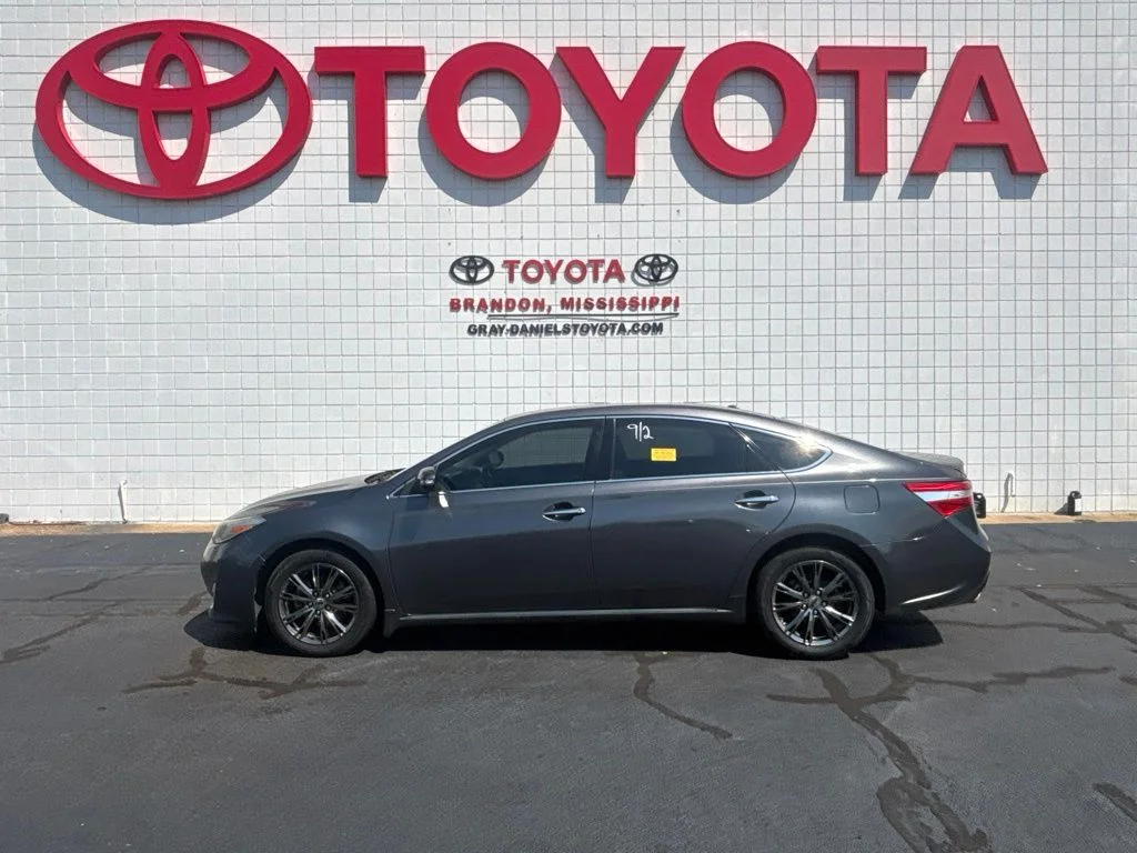 Used 2015 Gray Toyota XLE image 4
