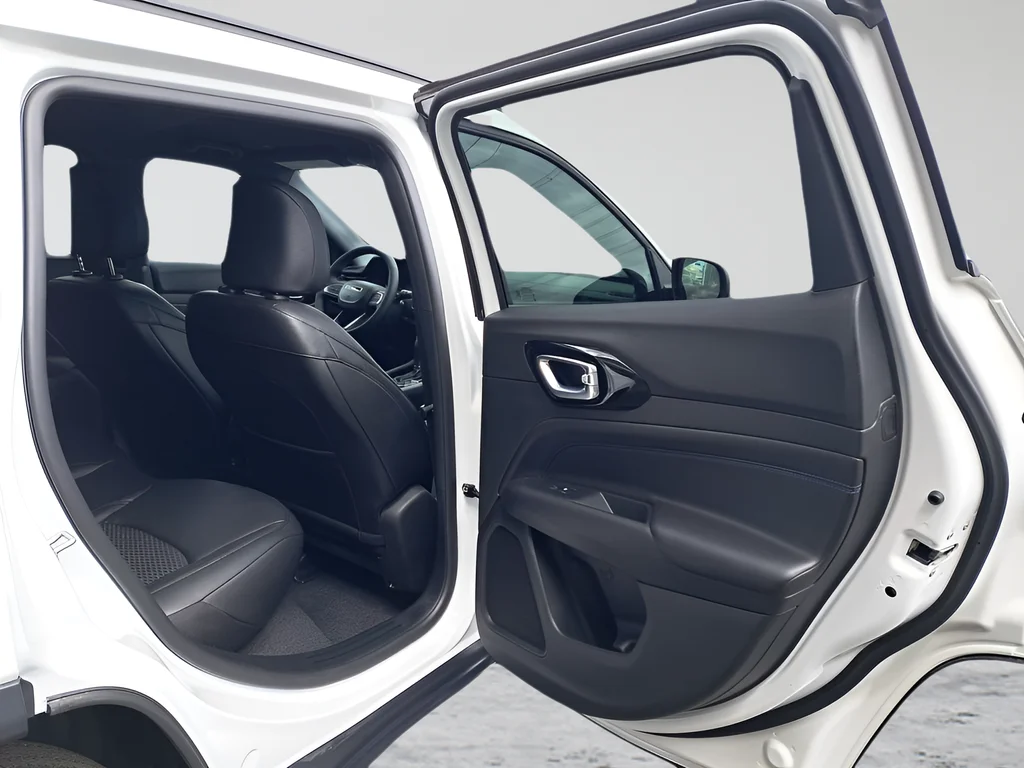 New 2026 Bright White Clear-Coat Exterior Paint Jeep Latitude image 13
