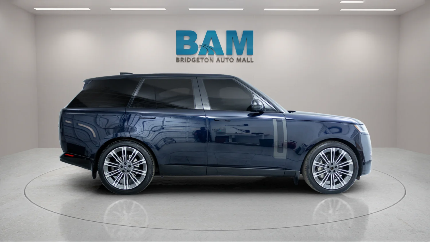Used 2023 Blue Land Rover P530 SE image 8