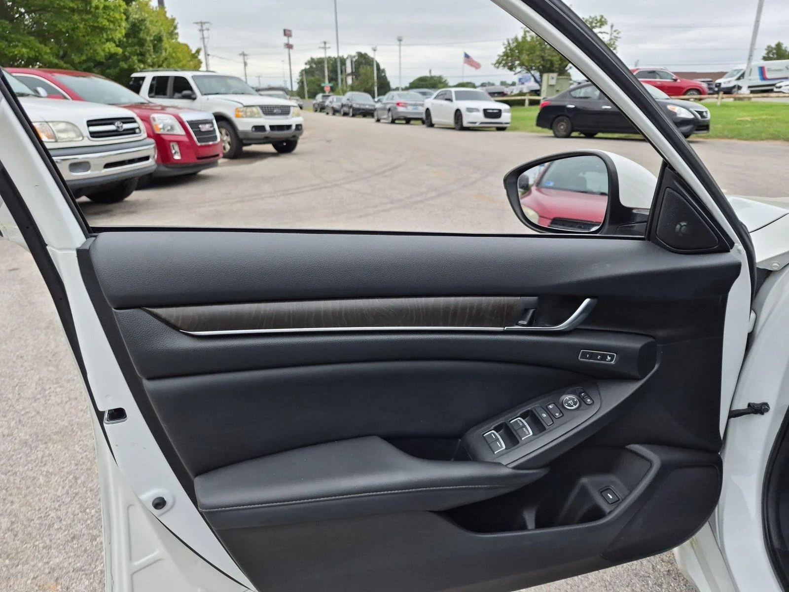 Used 2021 Platinum White Pearl Honda Touring image 14
