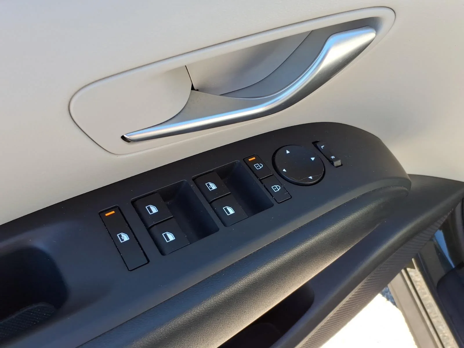 Certified Used 2025 Rockwood Green Hyundai SE image 12