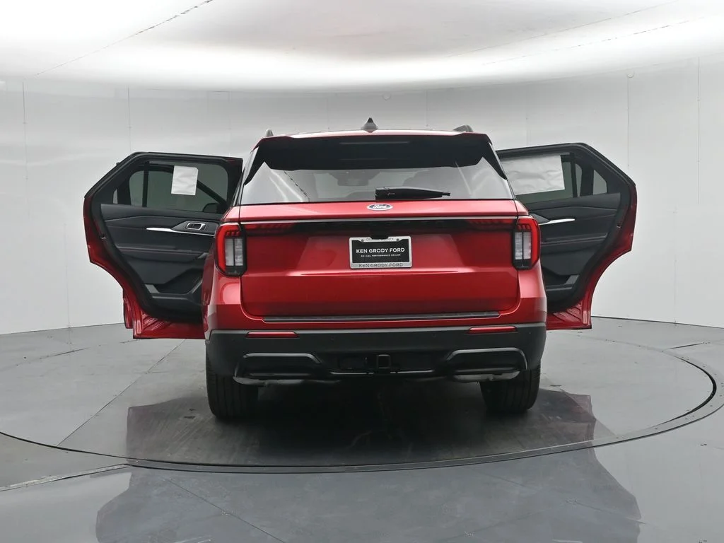 New 2026 Rapid Red Metallic Tinted Clearcoat Ford ST-Line image 33