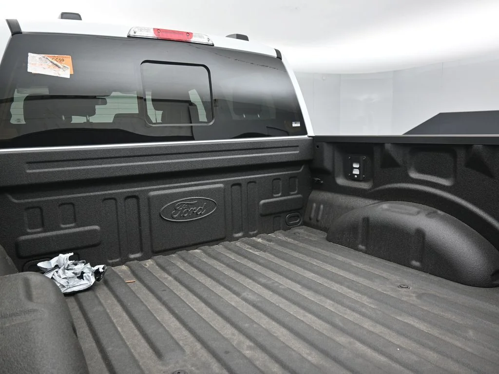 New 2025 Oxford White Ford Lariat image 24